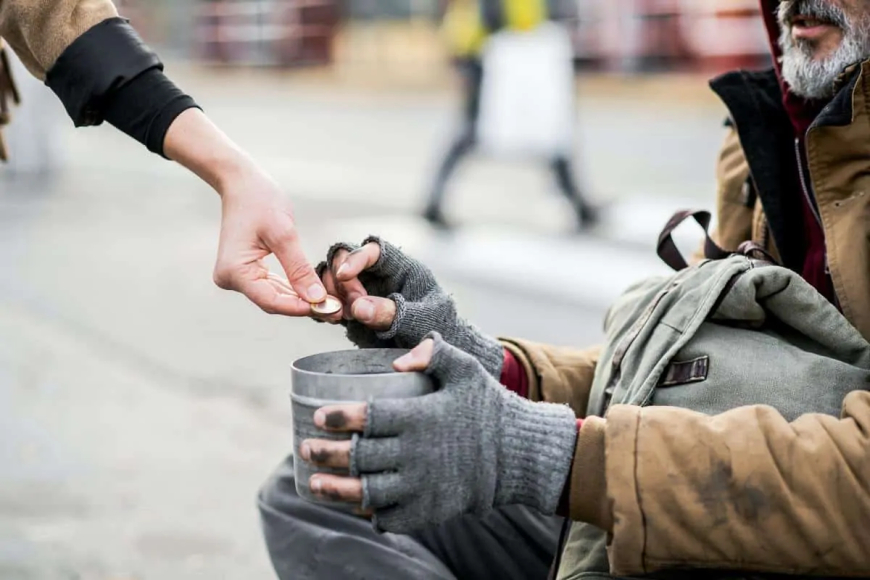 Indore Takes Bold Steps Toward Becoming a Beggar-Free City : Giving Money to Beggars is a Crime Now